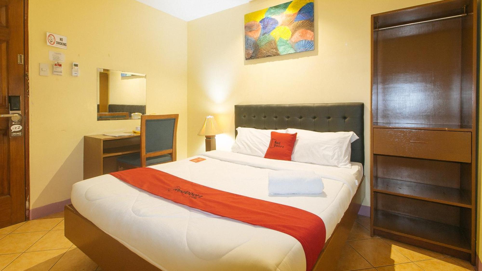Reddoorz At Comfy Inn Ermita Маніла Екстер'єр фото
