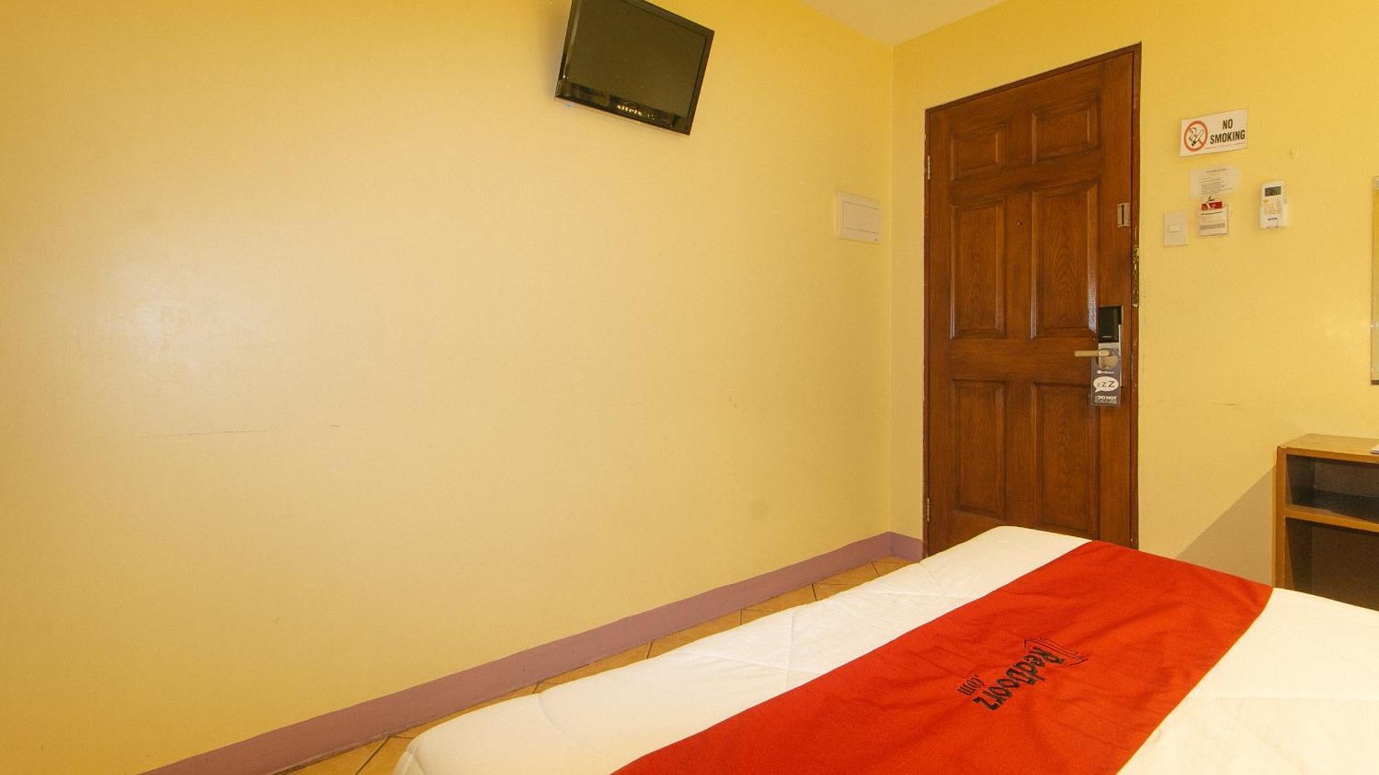 Reddoorz At Comfy Inn Ermita Маніла Екстер'єр фото