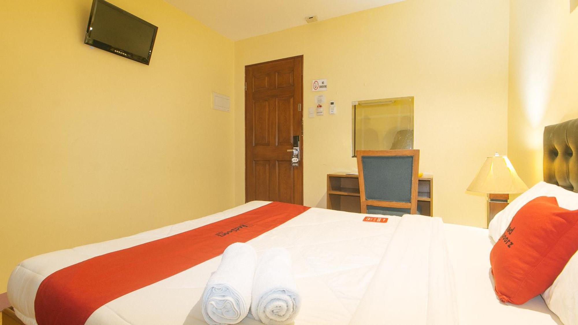 Reddoorz At Comfy Inn Ermita Маніла Екстер'єр фото