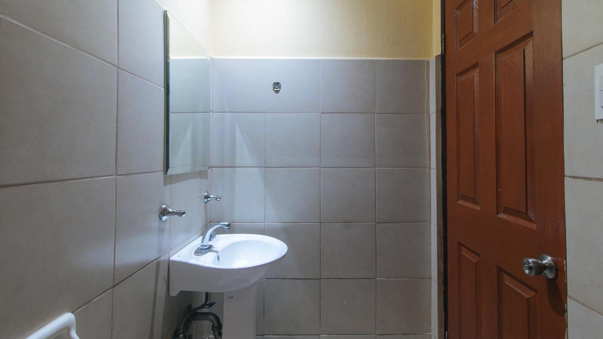 Reddoorz At Comfy Inn Ermita Маніла Екстер'єр фото