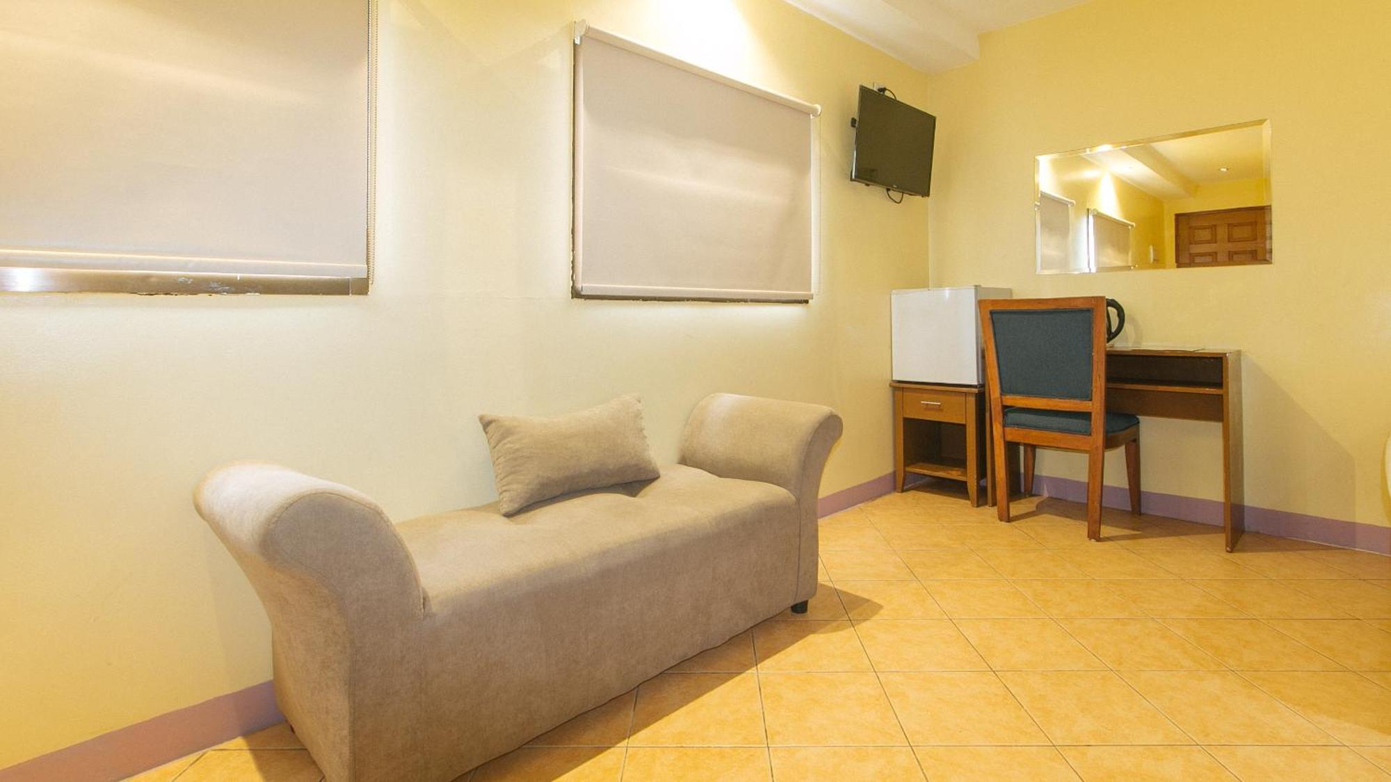 Reddoorz At Comfy Inn Ermita Маніла Екстер'єр фото