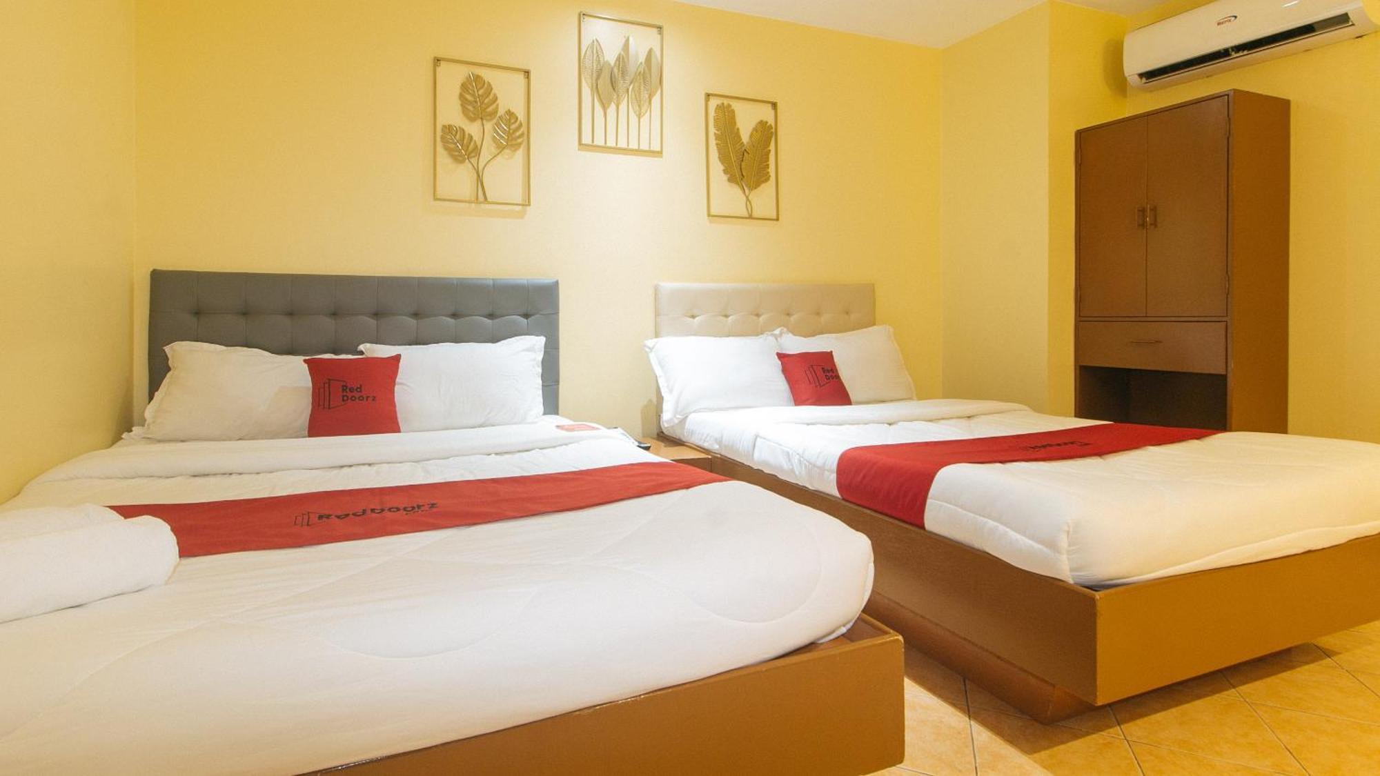 Reddoorz At Comfy Inn Ermita Маніла Екстер'єр фото