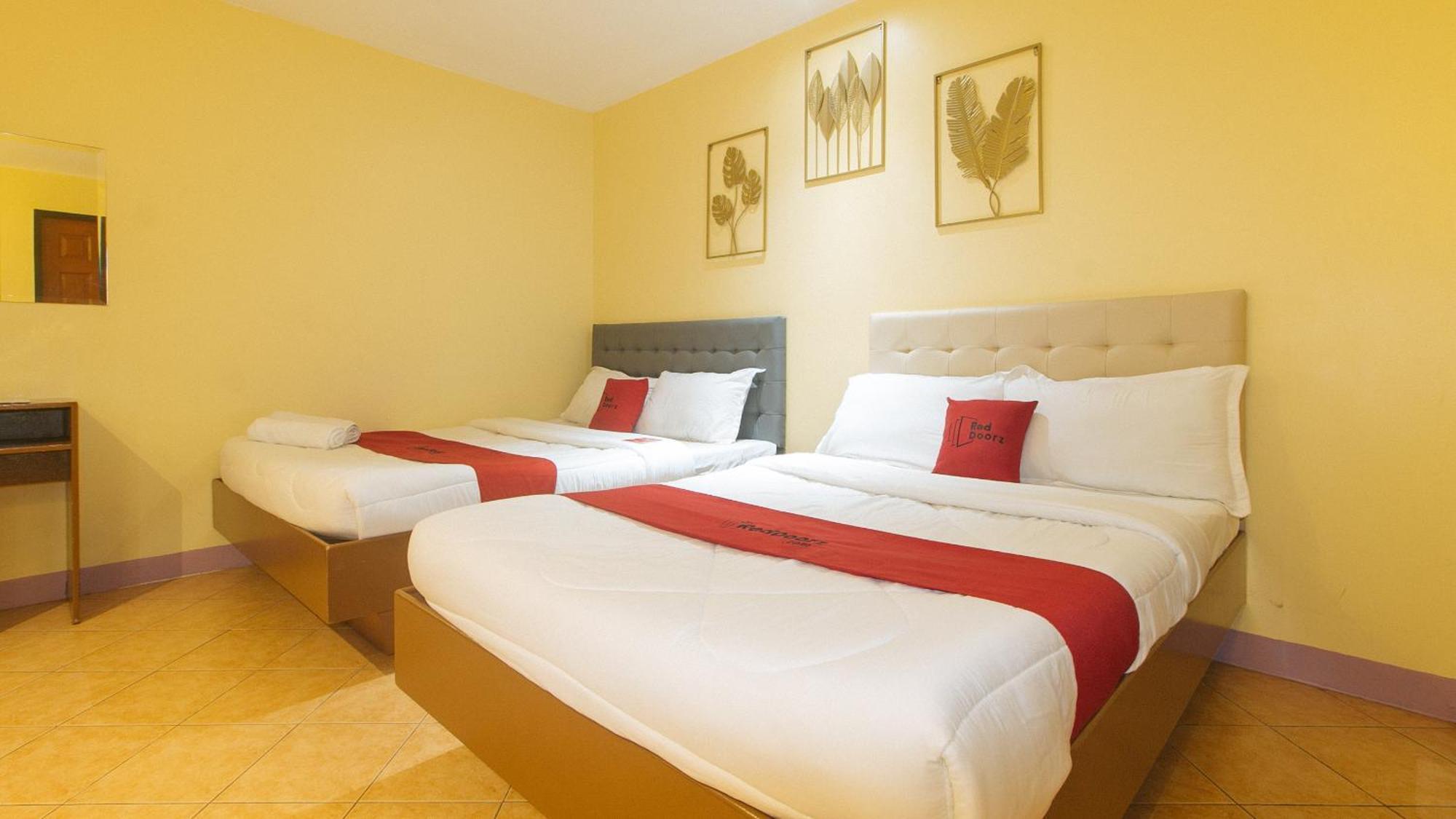 Reddoorz At Comfy Inn Ermita Маніла Екстер'єр фото