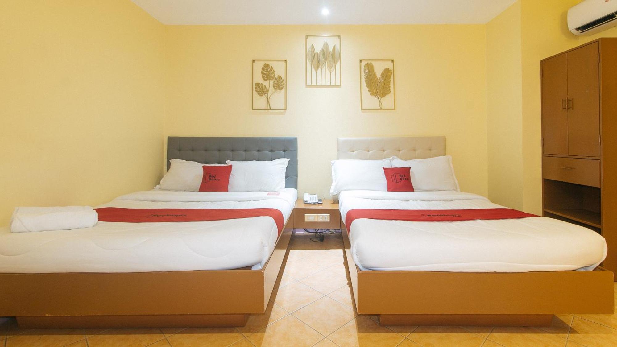 Reddoorz At Comfy Inn Ermita Маніла Екстер'єр фото