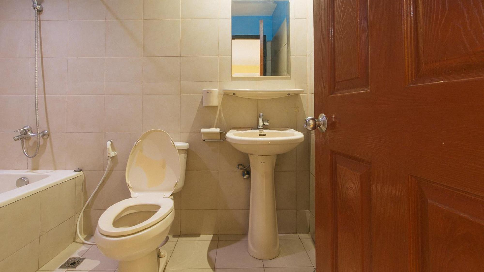 Reddoorz At Comfy Inn Ermita Маніла Екстер'єр фото