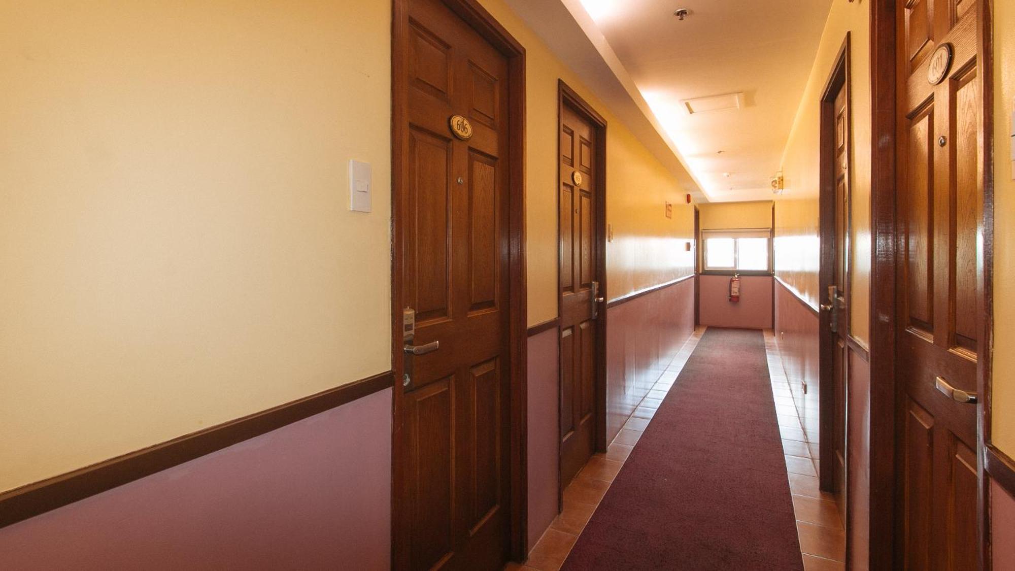 Reddoorz At Comfy Inn Ermita Маніла Екстер'єр фото