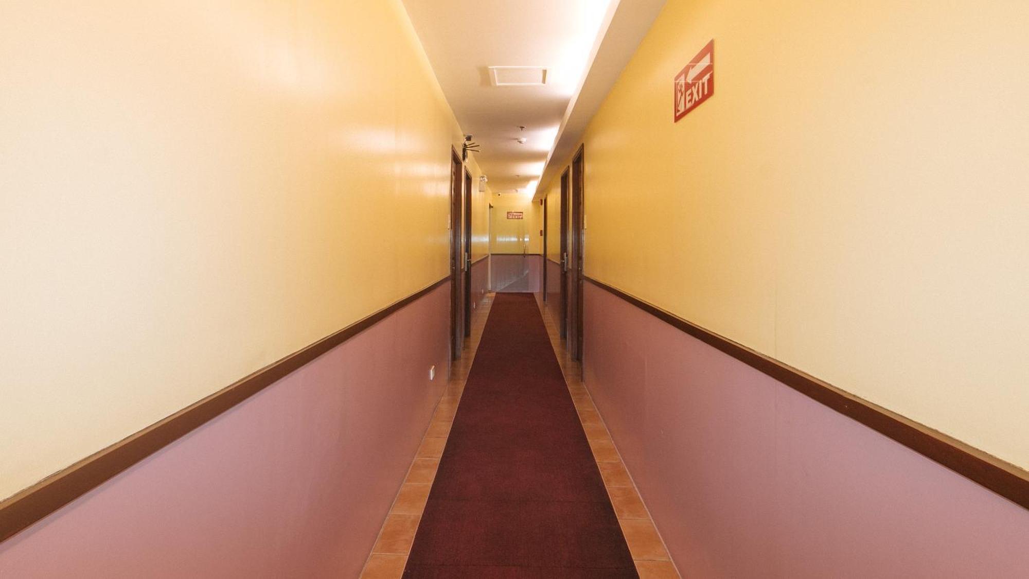 Reddoorz At Comfy Inn Ermita Маніла Екстер'єр фото